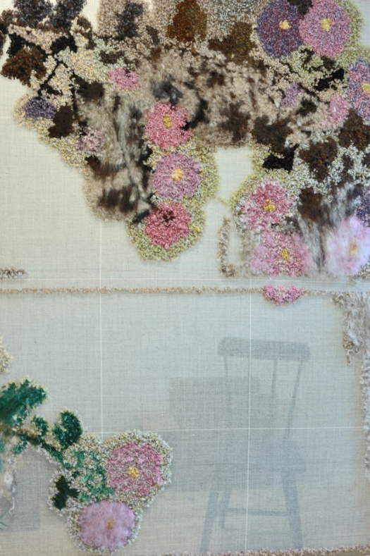 Textilkonst, en knuten matta, halvfärdig med mönster av blommor.