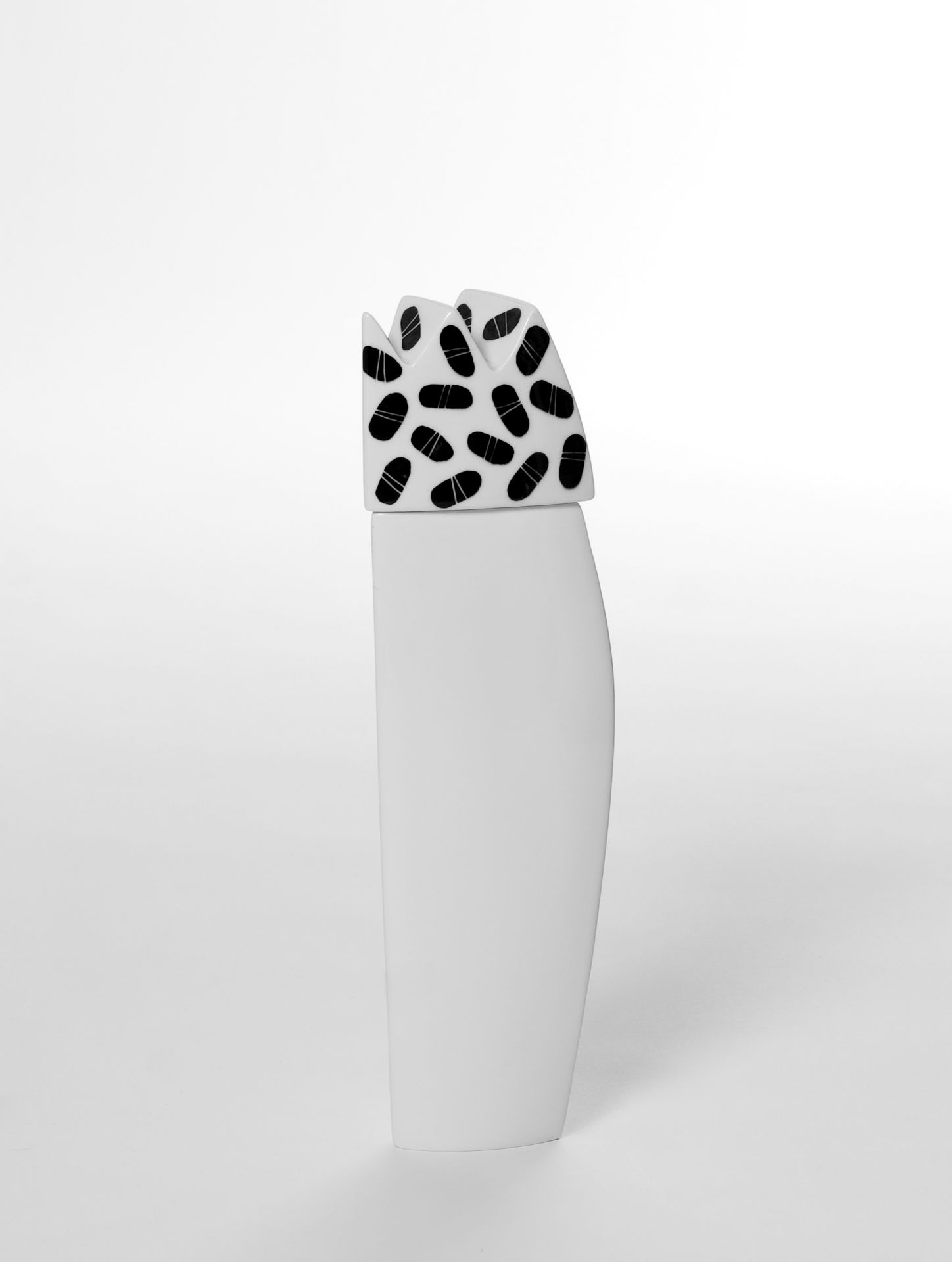 Päivä Rintaniemi King vitroporcelain cast, hand-painted   40 x 12 x 8 cm