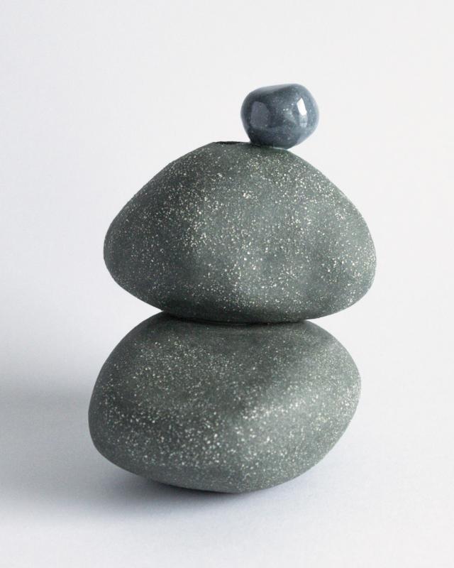 Jenni Ahonen, Stepping Stone, keramiikka, 8 x 10.5 x 11.5 cm, 2023, kuvaaja Jenni Ahonen