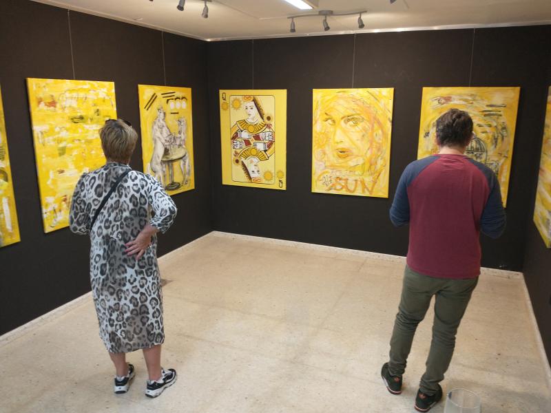 Juha-Pekka Ikäheimon näyttely Fuengirolassa 2022 "Keltaiset - Las Amarillas