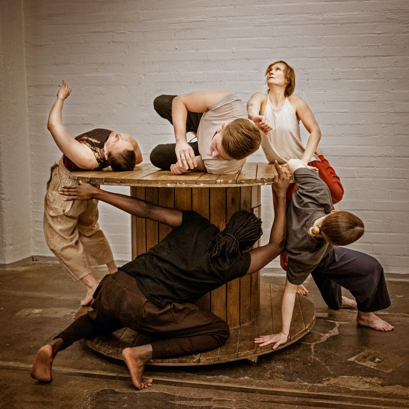 Performance Ups and Downs, 2022, av Carina Ahlskog i samarbete med Alpo Aaltokoski Company. Fotograf Cata Portin