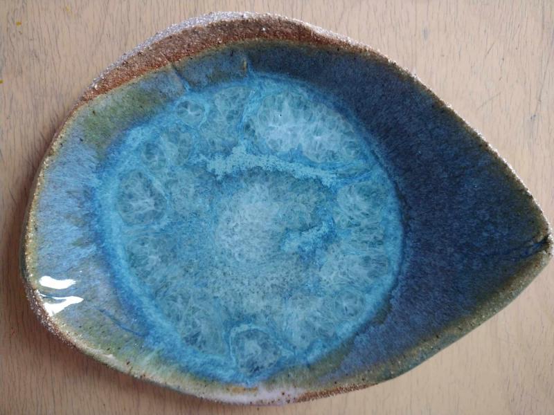 Anniina Loiske, lautanen, keramiikka, 17 cm x 13,2 cm x 2,7 cm, 2024, kuvaaja Anniina Loiske