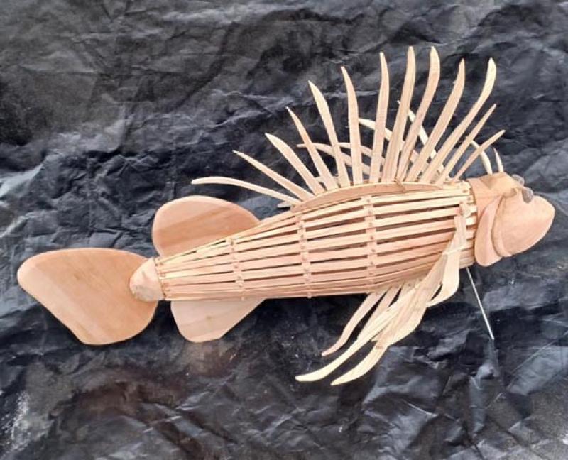 Drakfisk, skulptur av träribbor 2025
