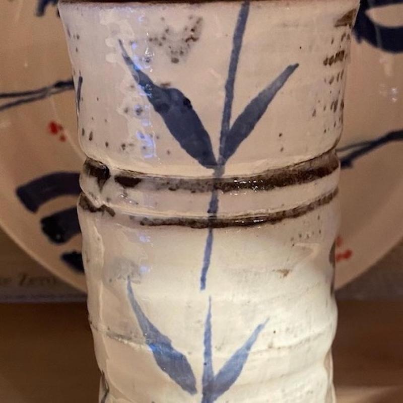 Example of brush work on white engobe.