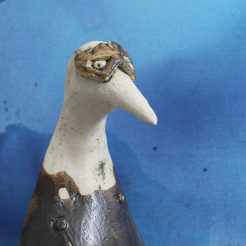 Shy, keramiikkaveistos, 25x15 cm