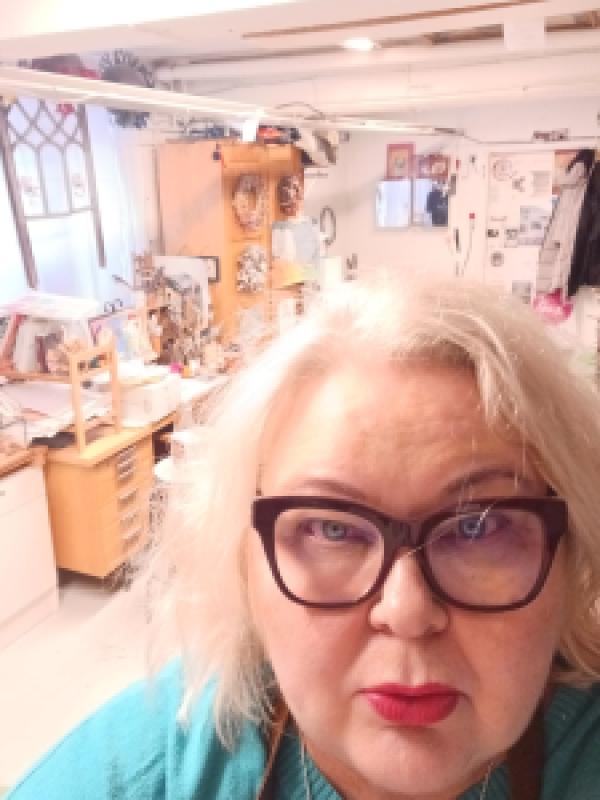 Ateljeessa 2025. Kuva Riikka Kronström-Johansson