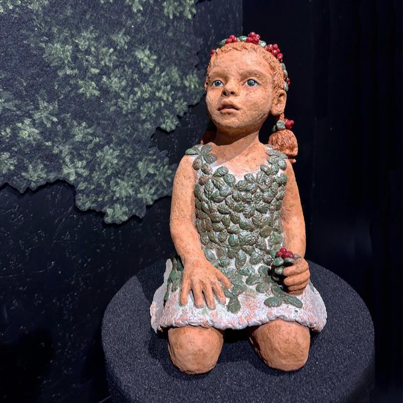 Lingonflickan 2024, självgrävd inhemsk  vildlera | Puolukkatyttö 2024, itse kaivettu kotimainen villisavi | Lingonberry girl 2024, self dug domestic wild clay, 41 x 28 x 24