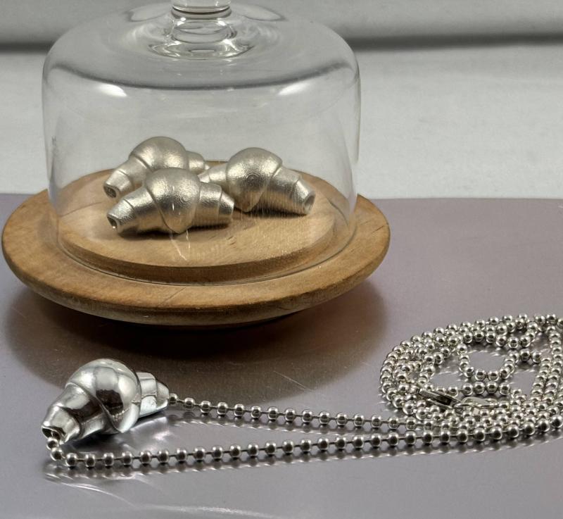 “Eternal Croissant” Datorstödd 3D design. ca 20x15 mm. Silver 925.