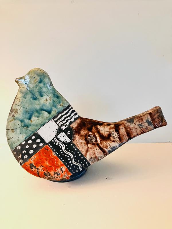 Geometrinen Rakupoltettu keramiikkalintu, v. 2025