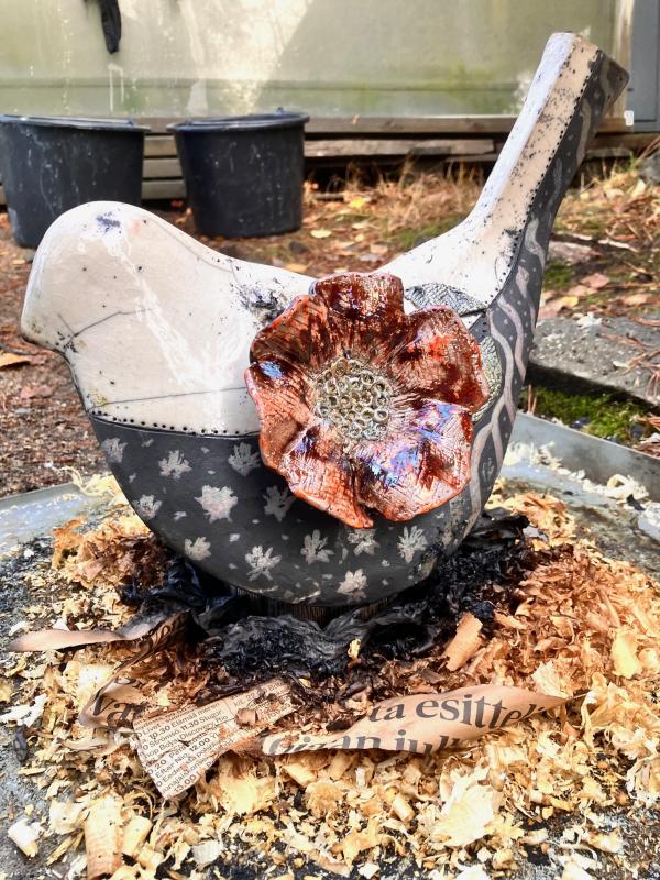 Geometrinen keramiikkalintu Rakupoltossa , v.2025