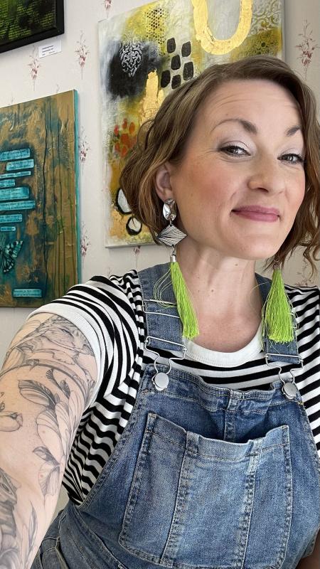 Taiteilija Noora Hattunen