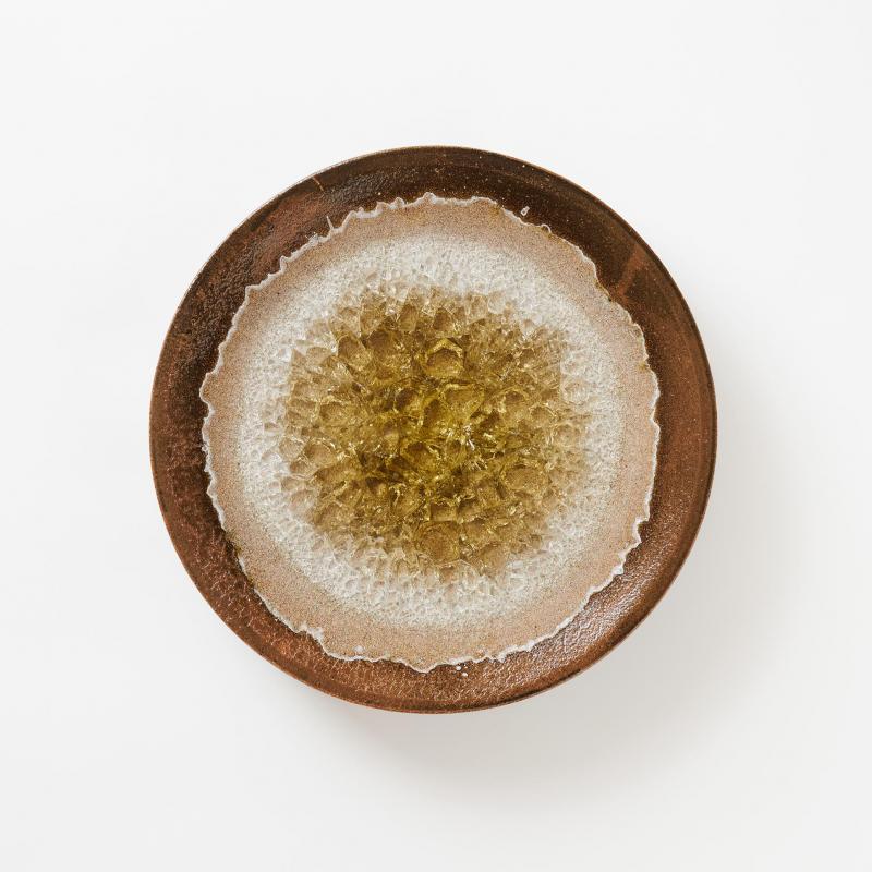 Arni Aromaa, Lähde IV, 2021, Keramiikka ja kierrätyslasi