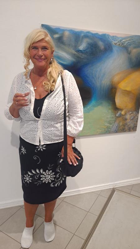 Heta Toivanen Galleria A2 näyttelynsä avajaisissa