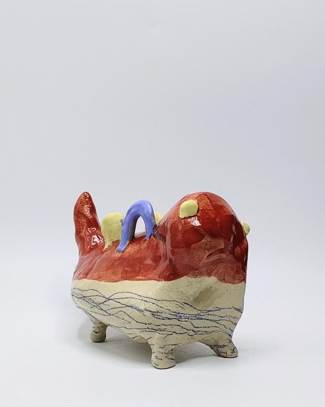 Keramiikka Julle, Punane, keramiikka, 13 x 11 x 20 cm, 2026.