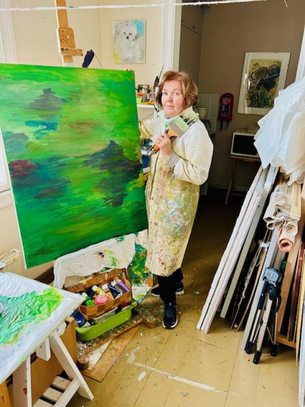 MarjaMaljonen, omakuva/ työhuoneella