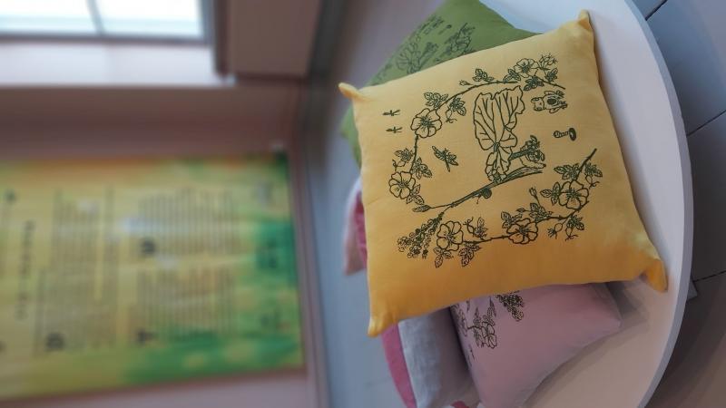 "Rabarberträdgården" linne kuddar