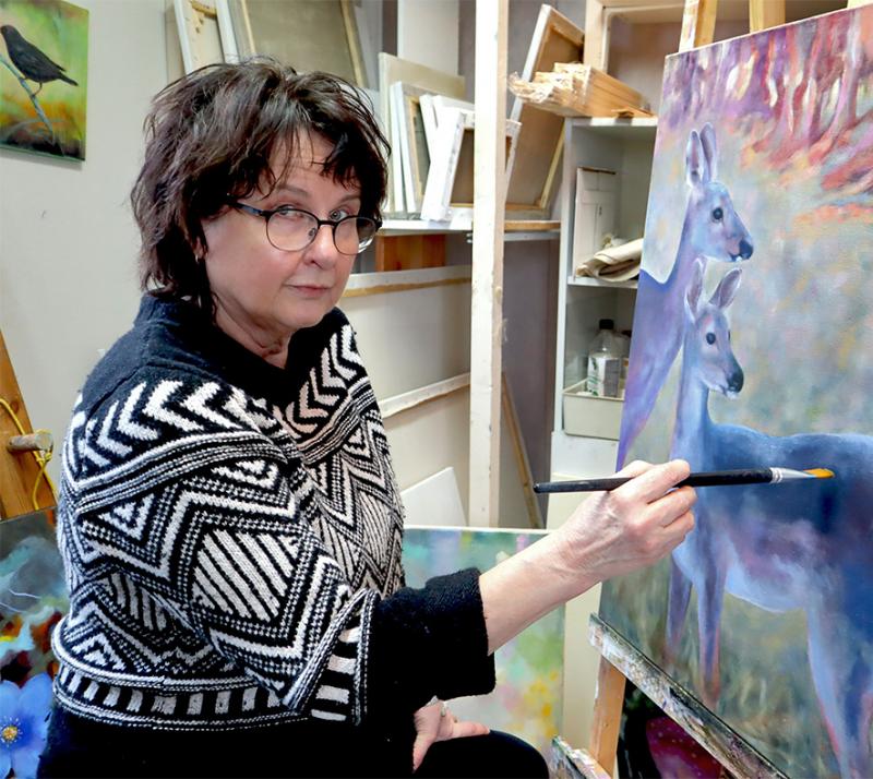 Arja Pykäri työhuoneella 2026