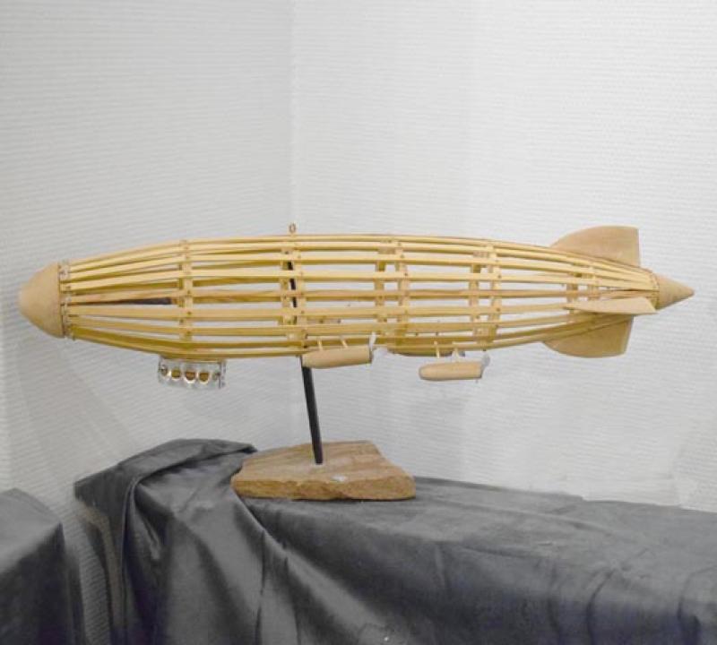 Luftskepp, trälister, längd 58 cm