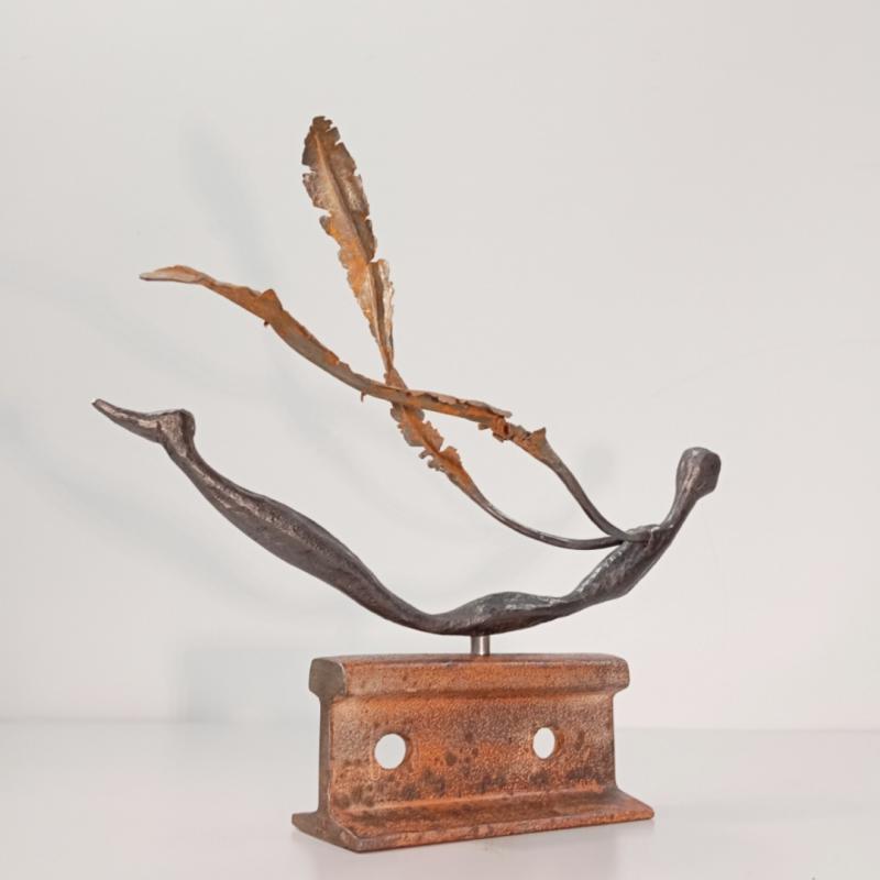 Hanna Hirvonen, Ig: @taco.ja.mutsi, "Luottamus", 2025. Taottu teräs, pala ratakiskoa