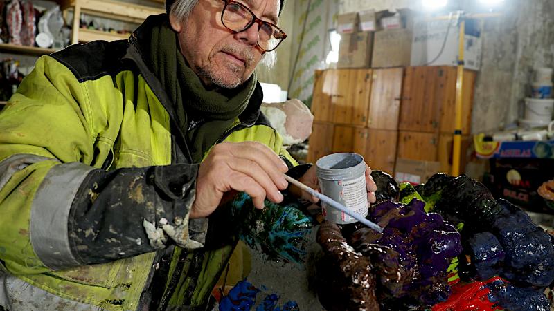 Antero Kare työhuoneessaan Someron Kivimeijerissä 2026