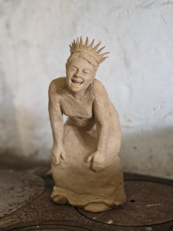 Johanna Fredenberg, Skrattar bäst 2025. Oglaserat stengods.