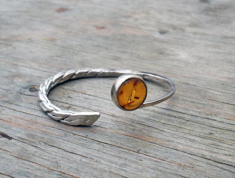 rannekoru, hopea ja meripihka