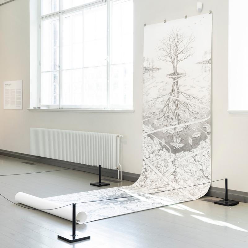 Eeva Honkanen, "Humus (taking over)", Tussipiirros paperille, 470cm x 140cm, 2024