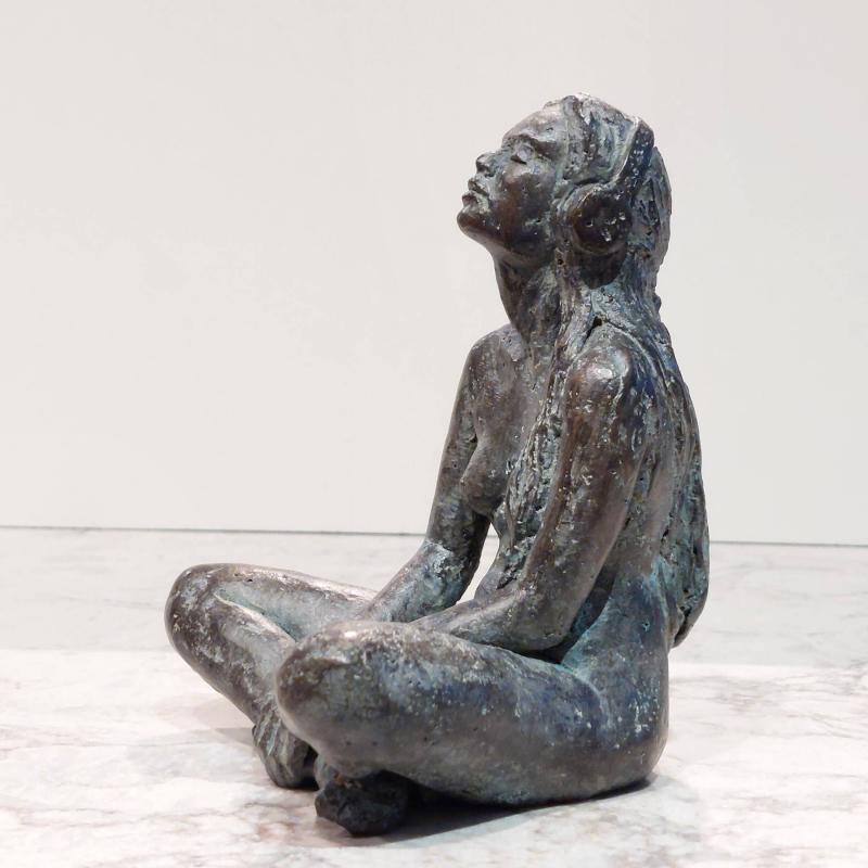 Matti Vesanen, Vibe, pronssi, 15 x 10 x 9 cm, 2025