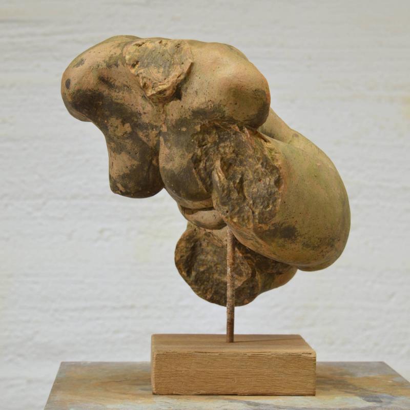 Matti Vesanen, Muoto, maalattu kipsi, 33 x 28 x24 cm, 2026