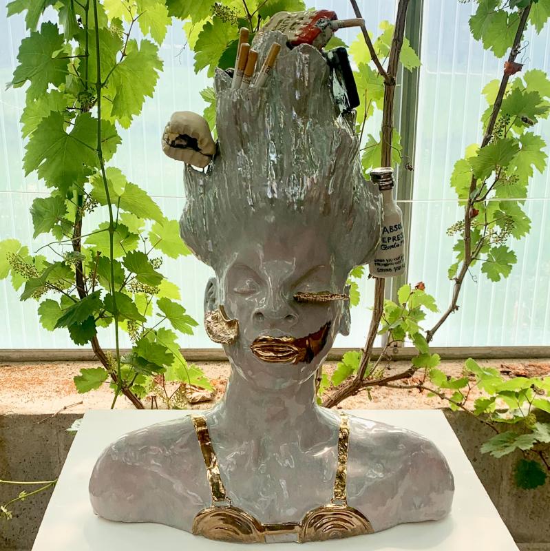 Ode to Drag Race: Michael Marouli edition
2025
käsinrakennus
lasitettu kivitavara, lysteri, rautalanka
52x40x24 cm