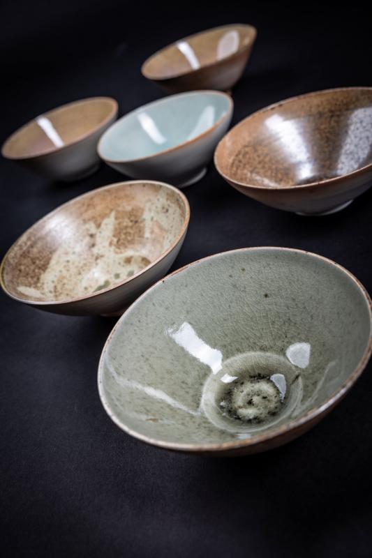 Posliinikulhot, puupoltto, halkaisija n.19cm korkeus 7-8cm