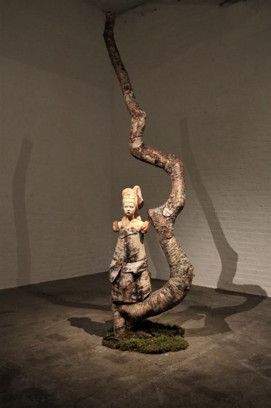 Kuuntelija, 2017, puuveistos, 430 x 130 x 100cm