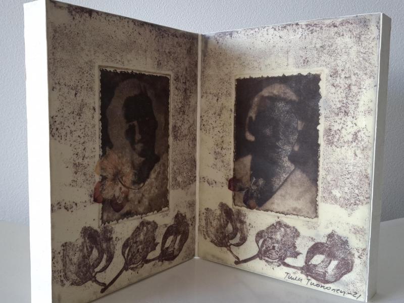 Tuula Tuononen, Siskot, valotus, marmorointi ja mehiläisvaha, 2021