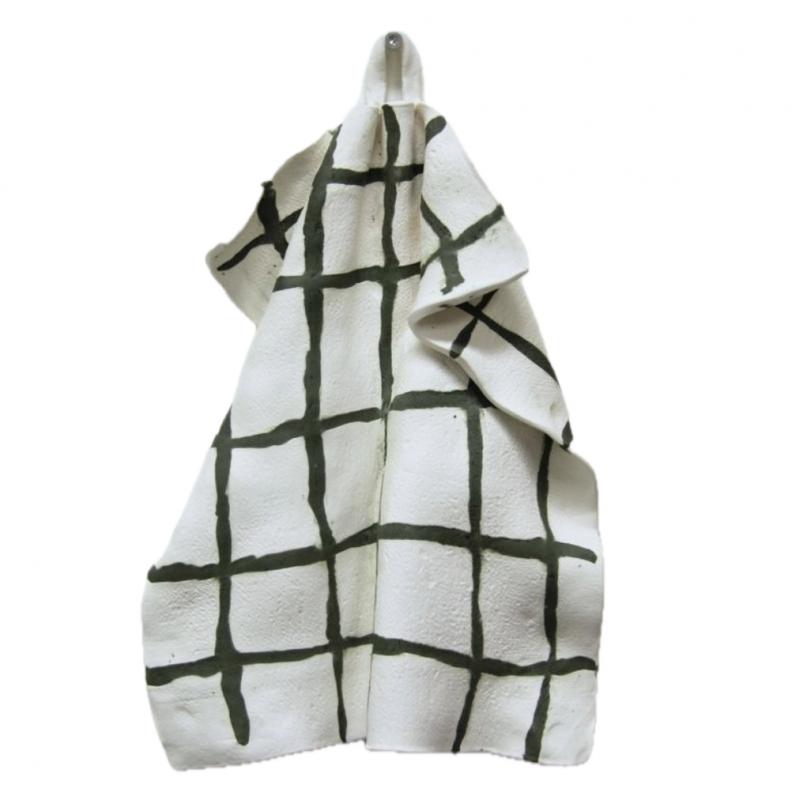 Sofia Simelius, Kitchen Towel III (green), keramik, 2025.
