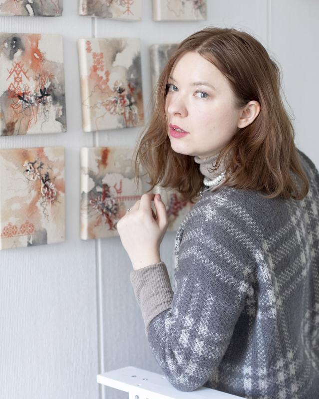 Pola Laamanen at the studio