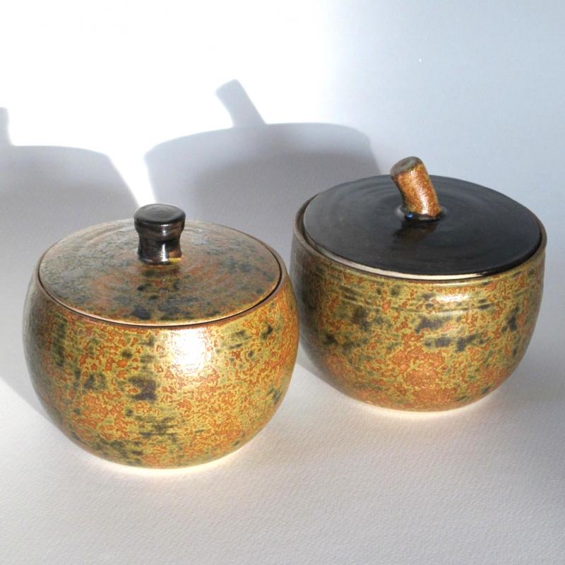 Lockburkar, drejade, stengods, 2025