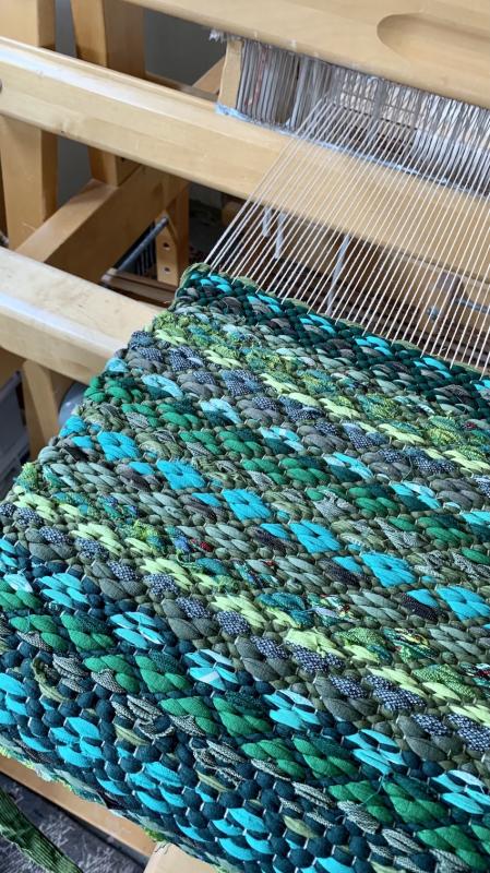 Taidekäsityö, kierrätystekstiilimatto, 85x200cm