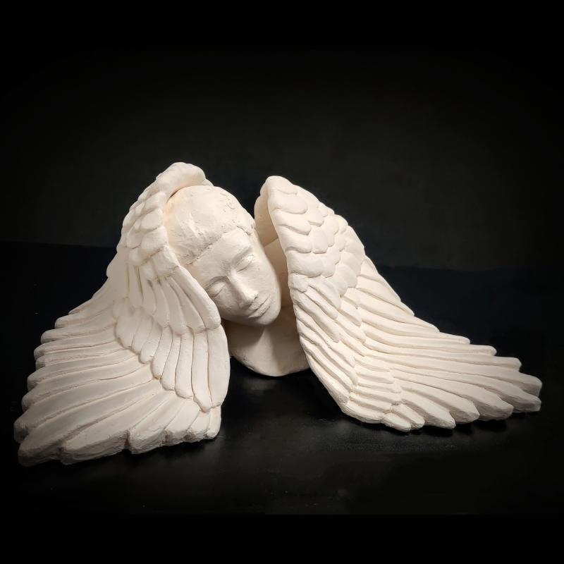 Laskeutunut, 2025, keramiikka