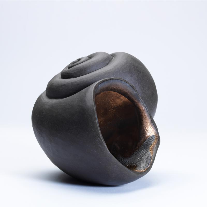 Simpukka, 2022, keramiikka ja lasite