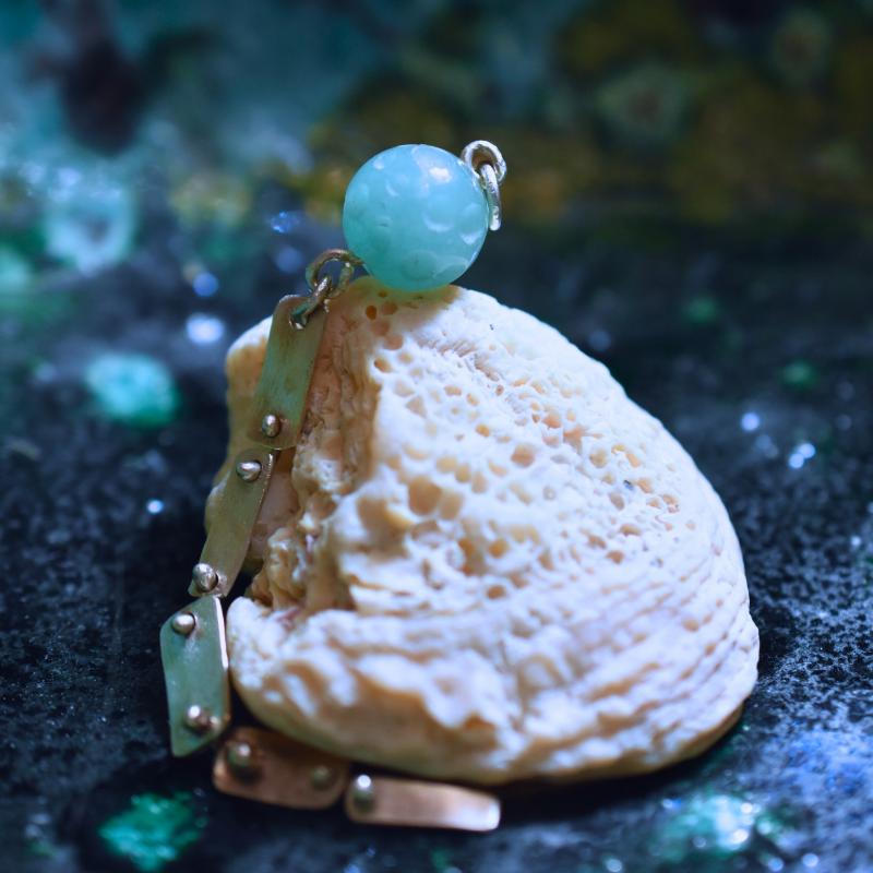 Olga Vähä-Piikkiö, Kyy-riipus, hopea ja aventuriini, 2025