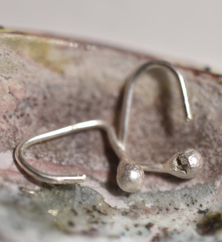 Olga Vähä-Piikkiö, Kevyenkevyt -korvakorut, hopea, 2025