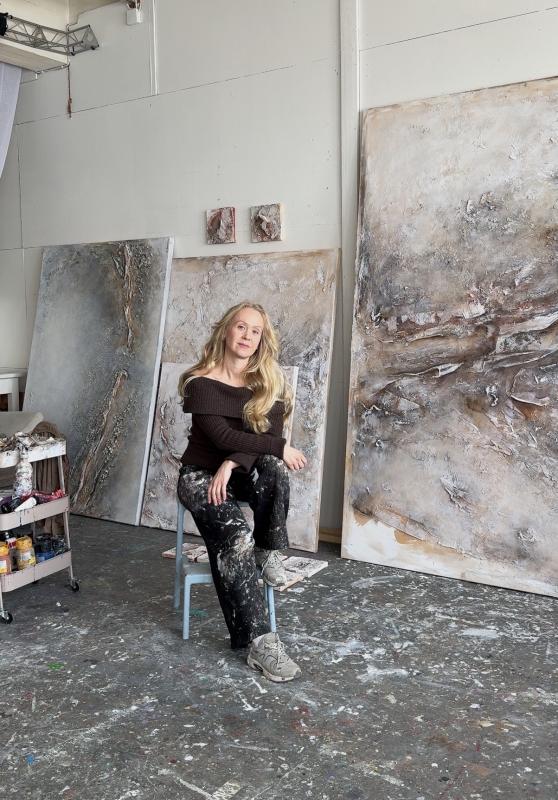 I ateljen I Studiolla I At the studio