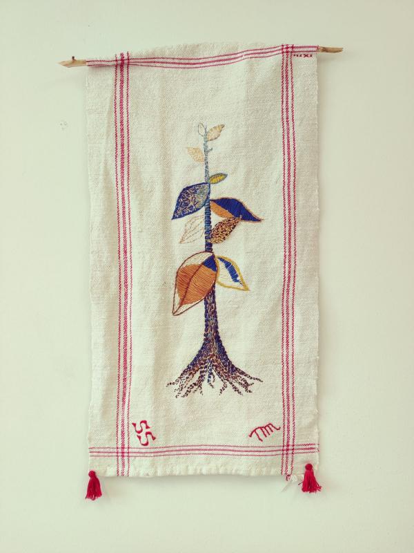 Tiina Miettinen
Kas, olen kasvanut!
Kirjonta pellavalle
85x52cm
2025