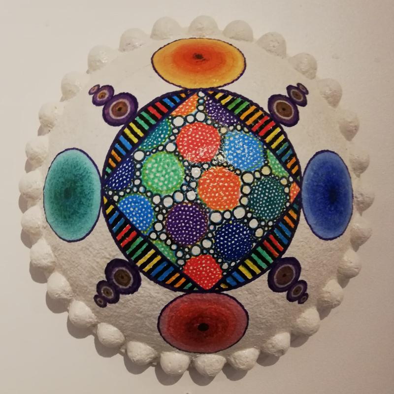 Seija Kääriäinen, Ympyräsommitelma, Kierrätyspaperi/Akryyli, halkaisija 40cm, 2024