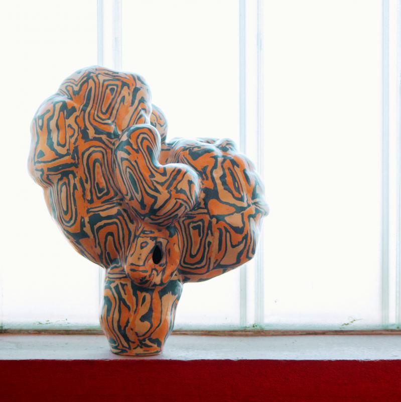 Milla Vainio, Artificial I, keramiikka_käsinrakennus,52cm x 45cm x 36cm, 2024