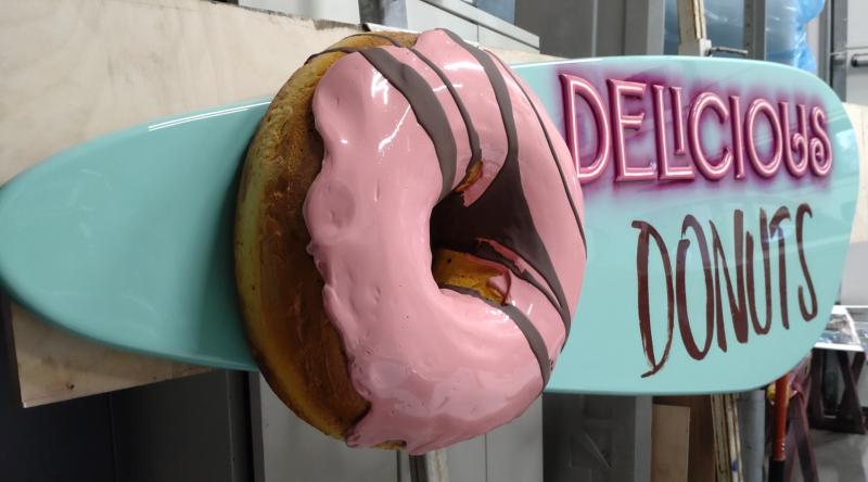 Delicious Donuts skylt