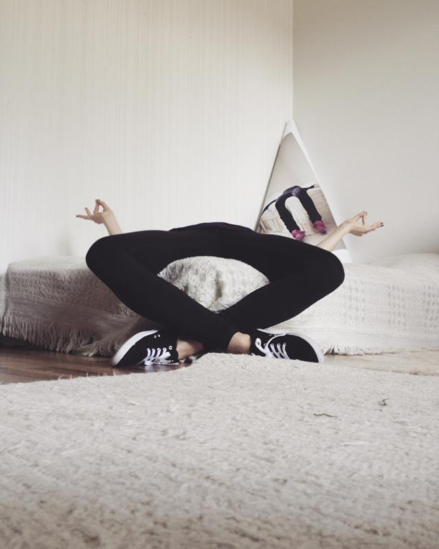 Maria Kärkkäinen | Untitled (ommmm) | 2011–2016–(jatkuu) |  pigmenttivedos, valokuva | koko vaihtelee