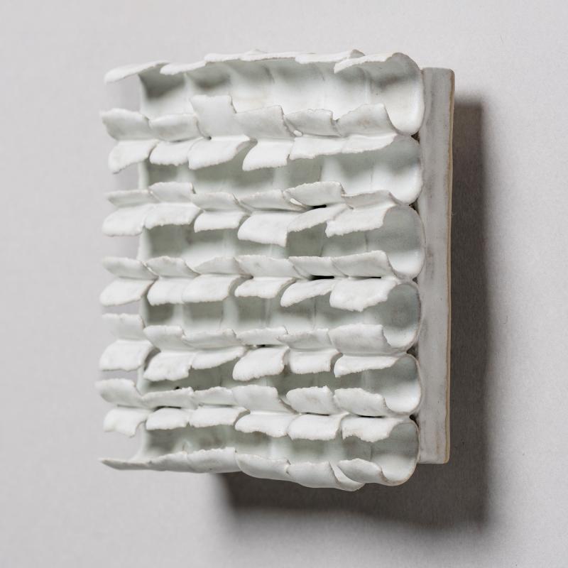 Sanna Rintalaulaja
White Curls
käsinrakennettu keramiikka
12 x 11 x 4,5 cm
2025