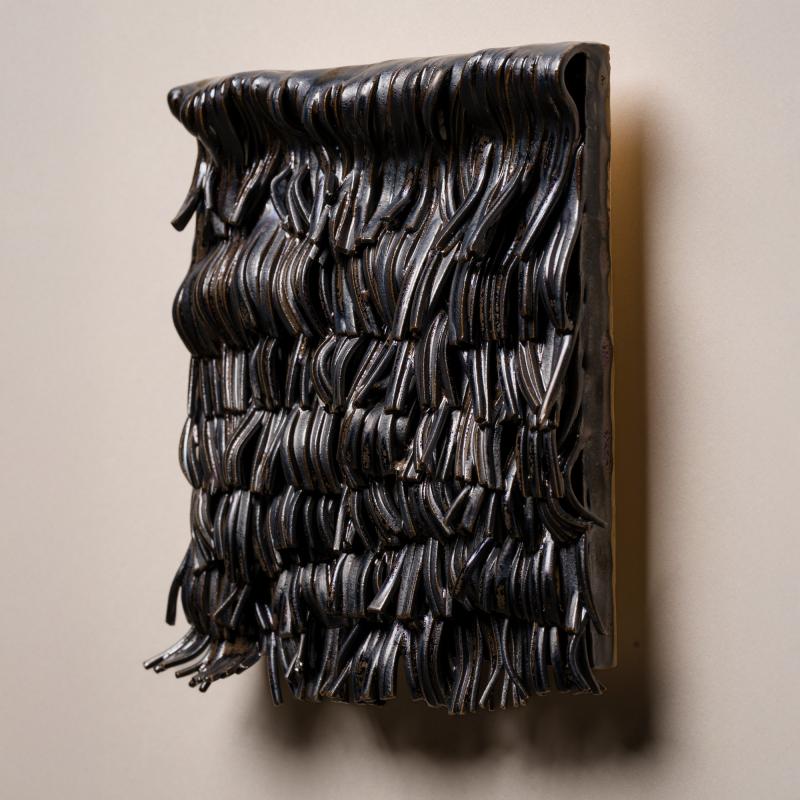 Sanna Rintalaulaja
Metallic Fringe
käsinrakennettu keramiikka
16 x 16 x 4,5 cm
2025