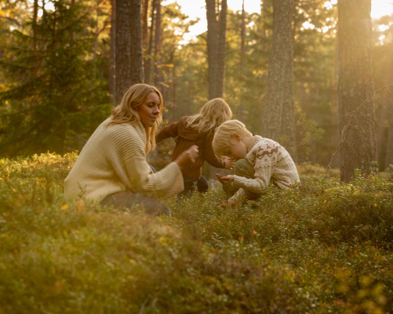 Lina Ede, "Family" - Foto, tryck 50x70 cm, 2025